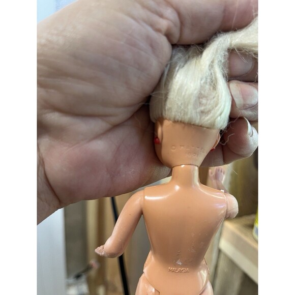 Mattel Barbie Teen Skipper Doll Blond Hair 1991. Movable Arms/Legs. Red Earrings - Picture 4 of 9